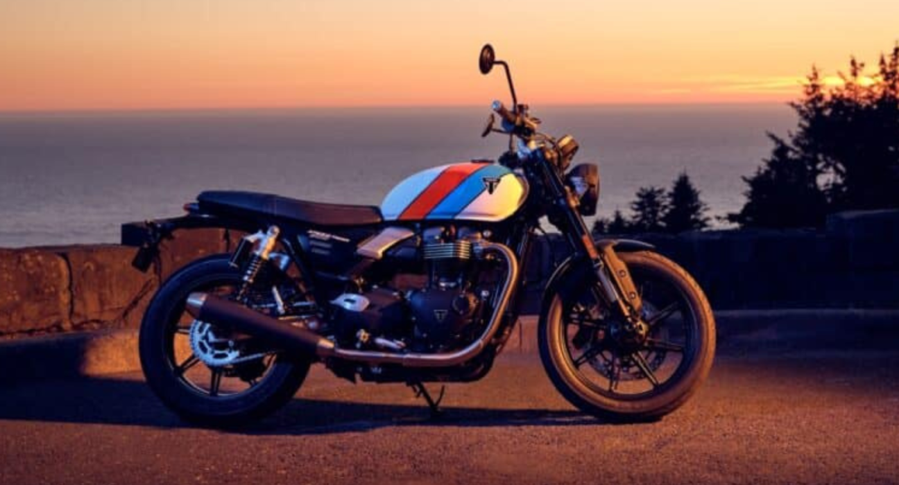 Triumph Speed Twin 900 Pure White with blue and orange stripes