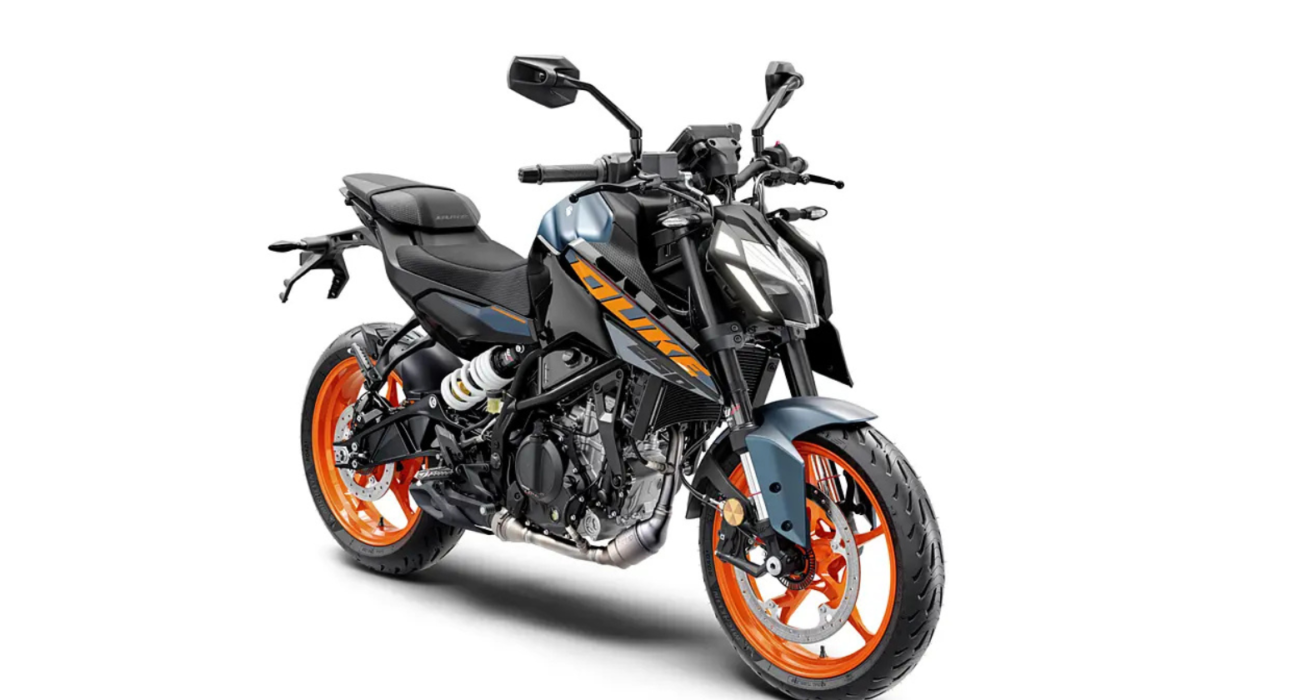 2025 KTM Duke 390 in new color scheme with updated features