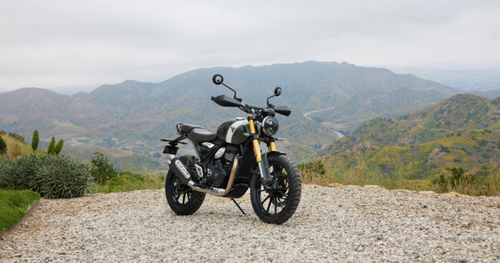19-inch front wheel and suspension fork of Scrambler 400 X