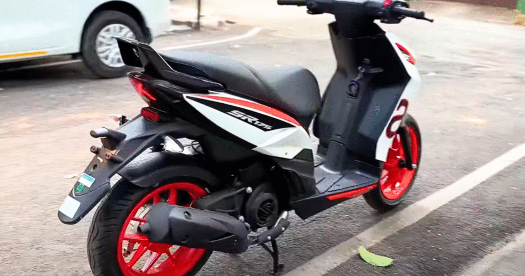 rear profile of Aprilia SR 175 highlighting tyre size and suspension