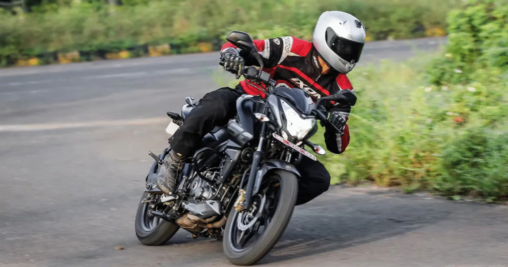 Bajaj Pulsar N160 leaning on the track