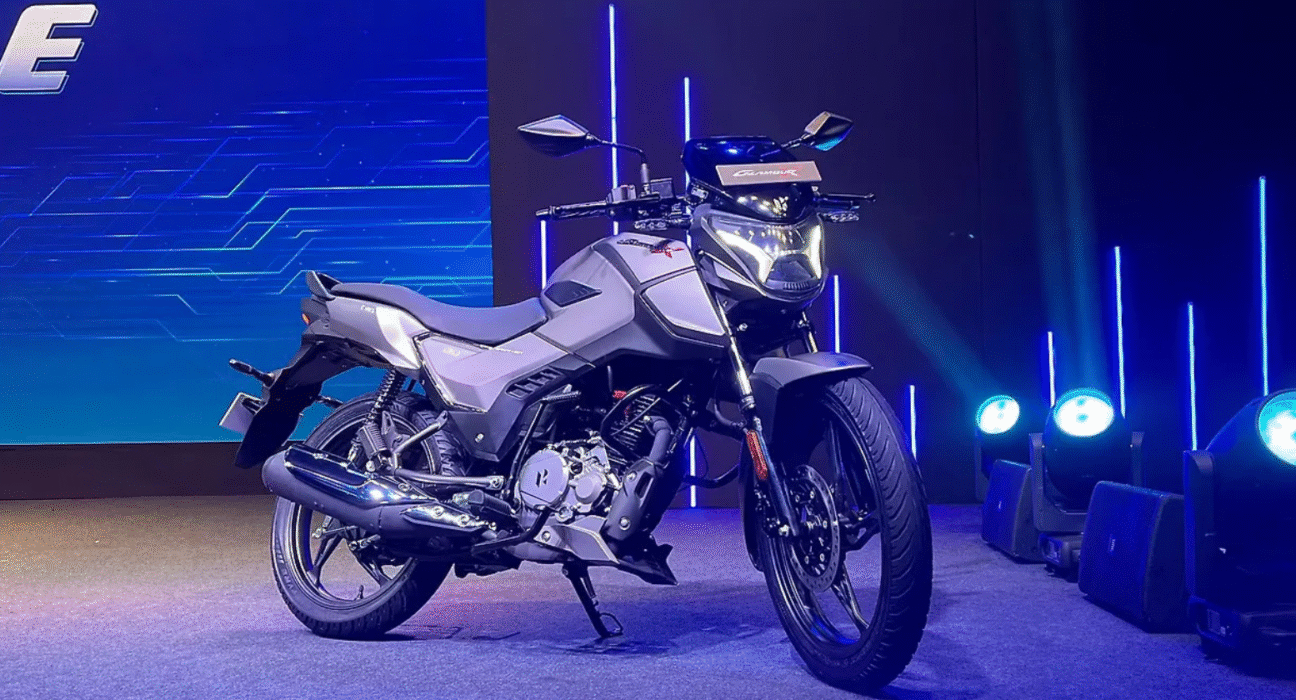 Hero Glamour X 125 front view with new H-shaped DRL headlamp