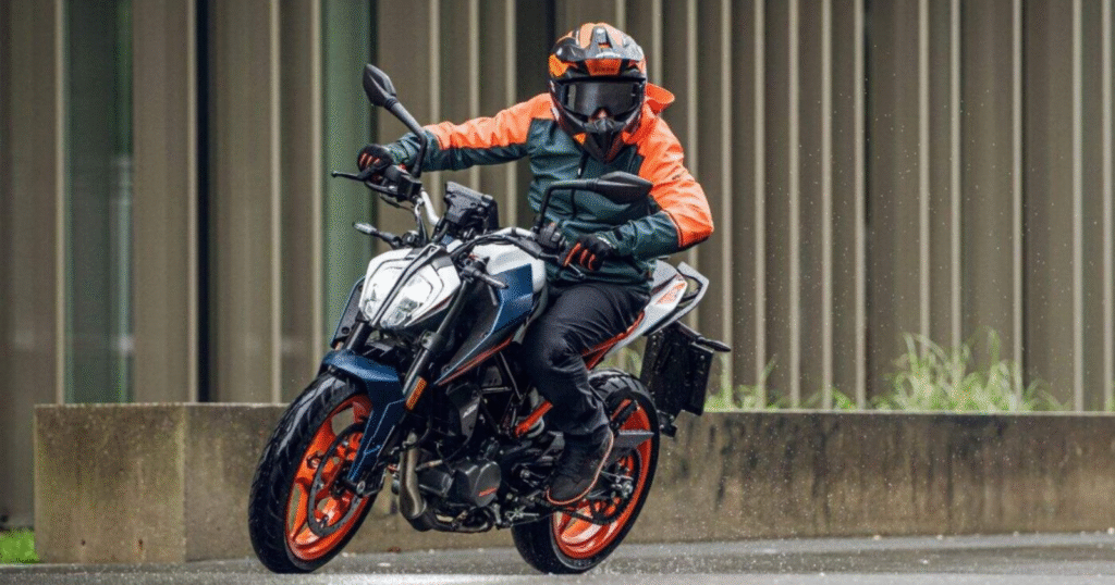 ktm duke 160 on wet road