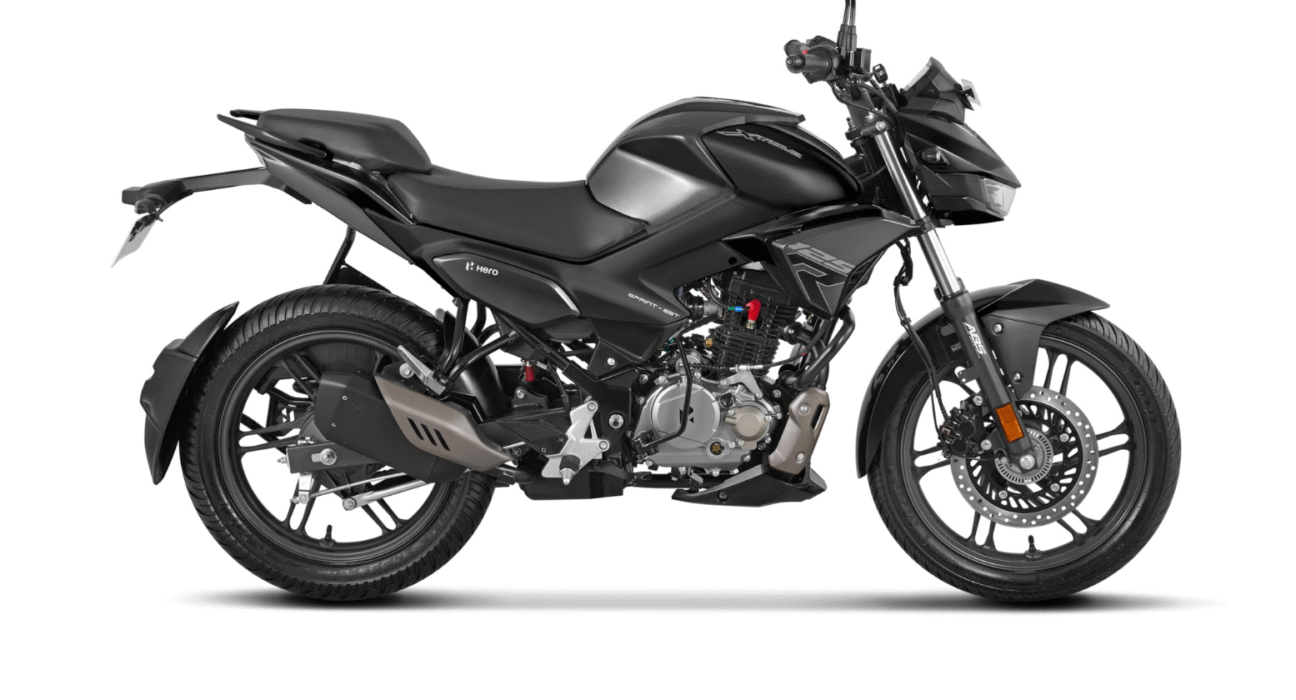 Hero Xtreme 125R Dual-Channel ABS in Black -side view showcasing sporty design