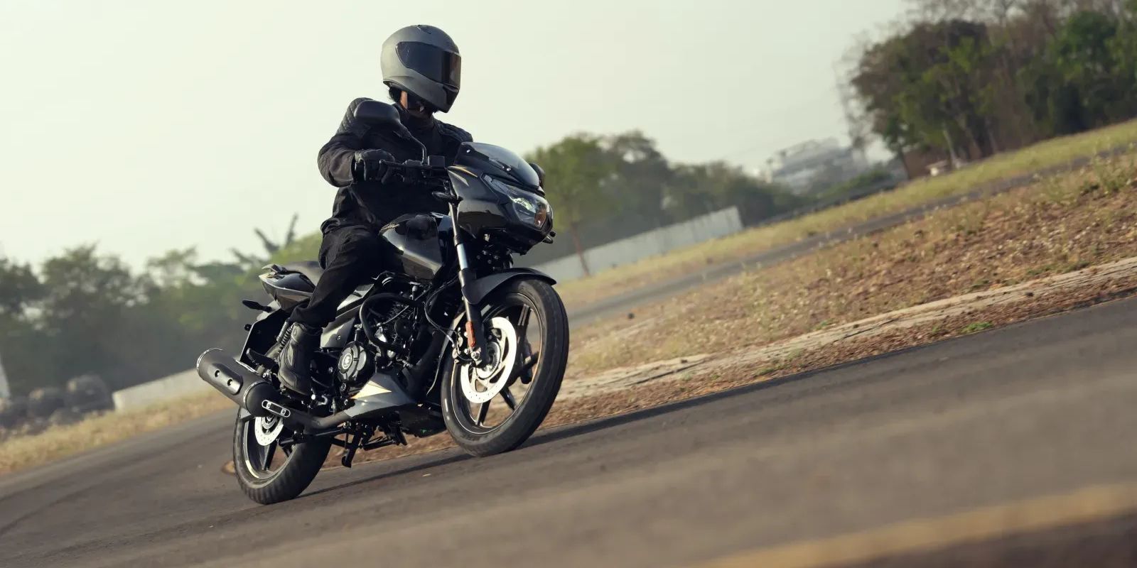 Bajaj Pulsar 180 Returns to India with LED Setup and Bluetooth Console